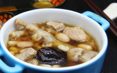 眉豆花生煲鸡爪菜谱分享