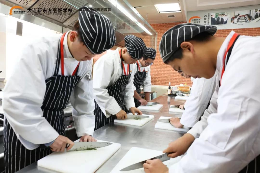 来大连新东方烹饪学校，2020，刷“薪”你的未来