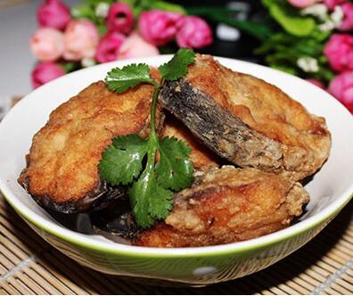 教你炸鱼不粘锅的小技巧