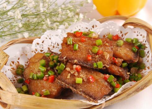 大连厨师培训教你制作五香带鱼