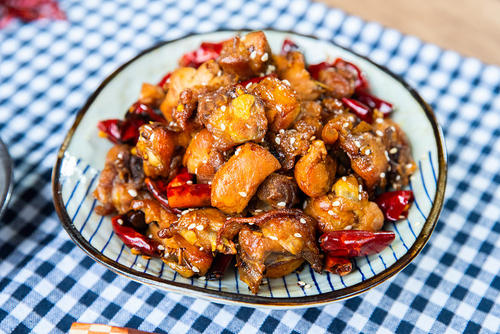 麻辣辣子鸡到底是怎么制作的呢