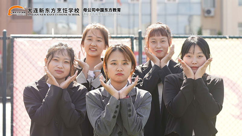 大连新东方经典西点1802毕业啦