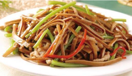 豆腐干炒肉丝这道家常菜制作还挺简单