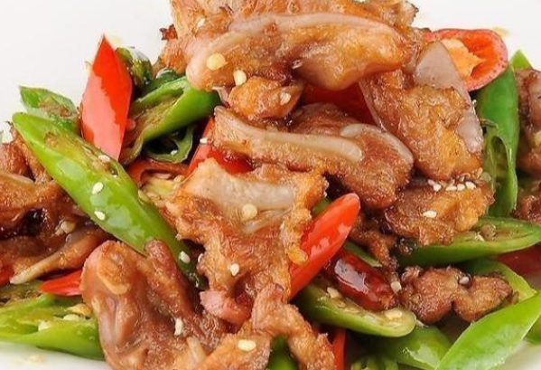 青椒烧脆骨这道家常中餐菜你会制作了吗